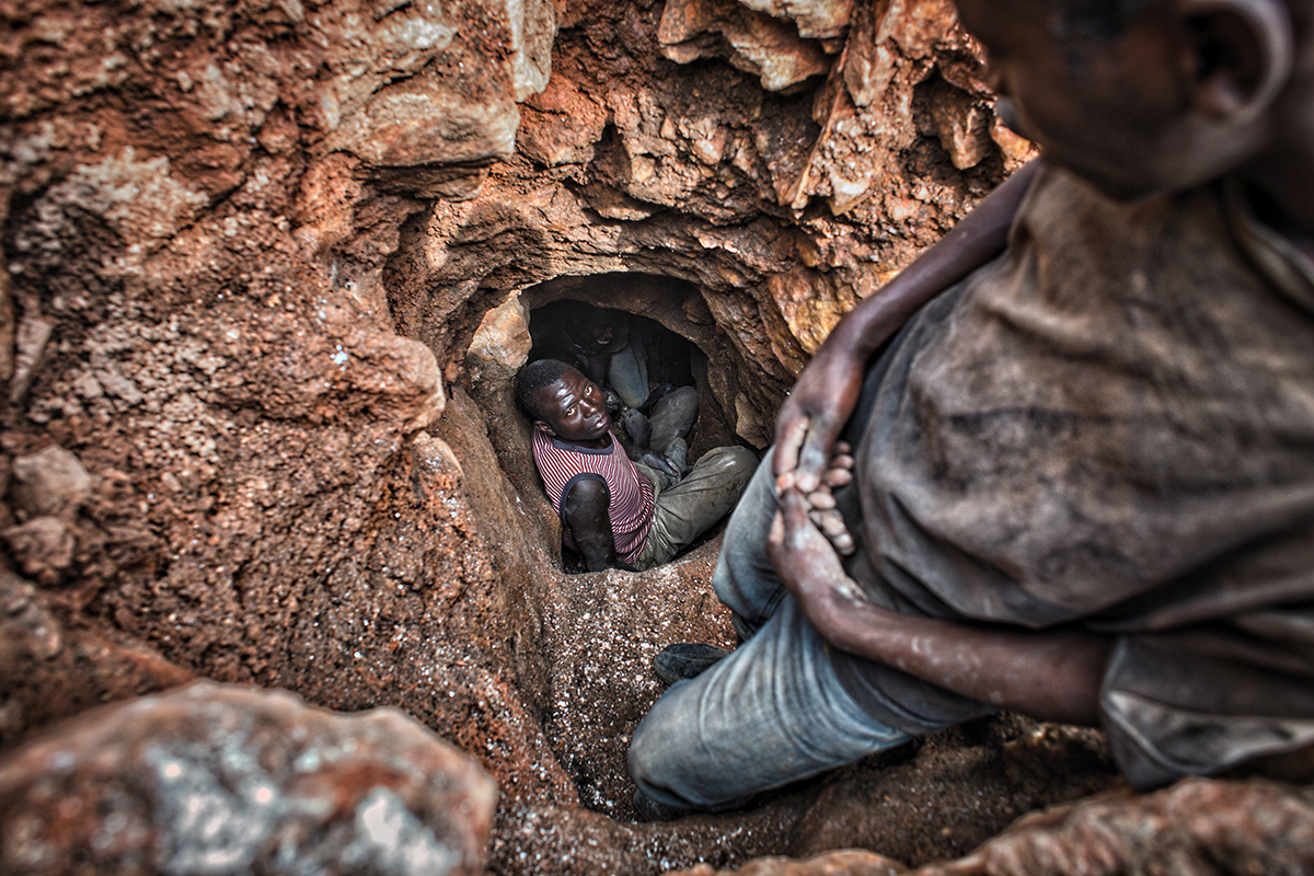 Coltan miners in Congo
