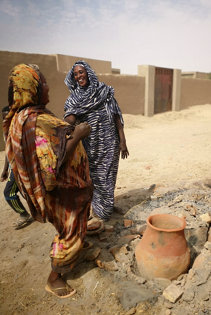 POTTERS WOMEN FROM SUDAN