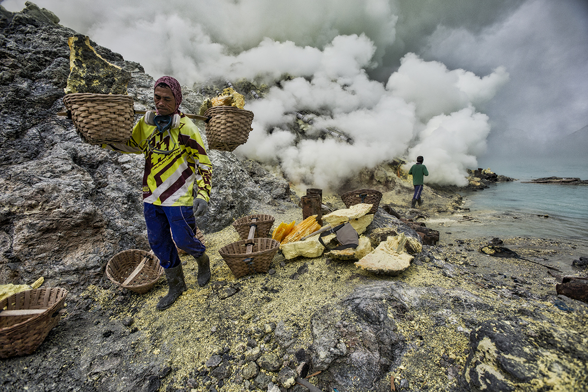 Collecting sulphur