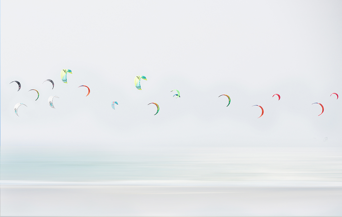 Kite surfs