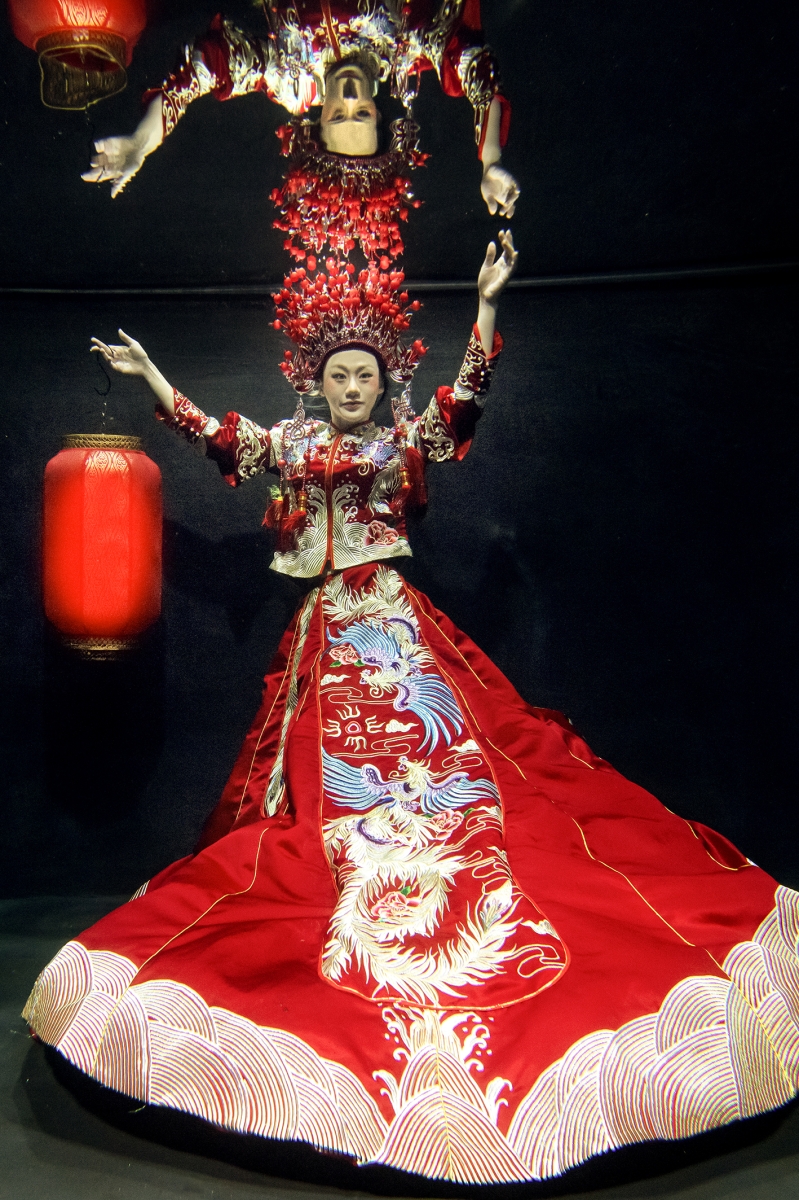 Chinese style wedding photography in water