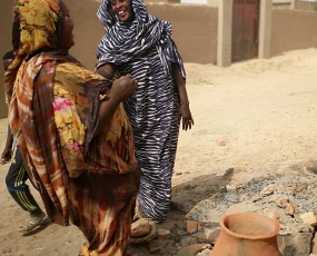 POTTERS WOMEN FROM SUDAN